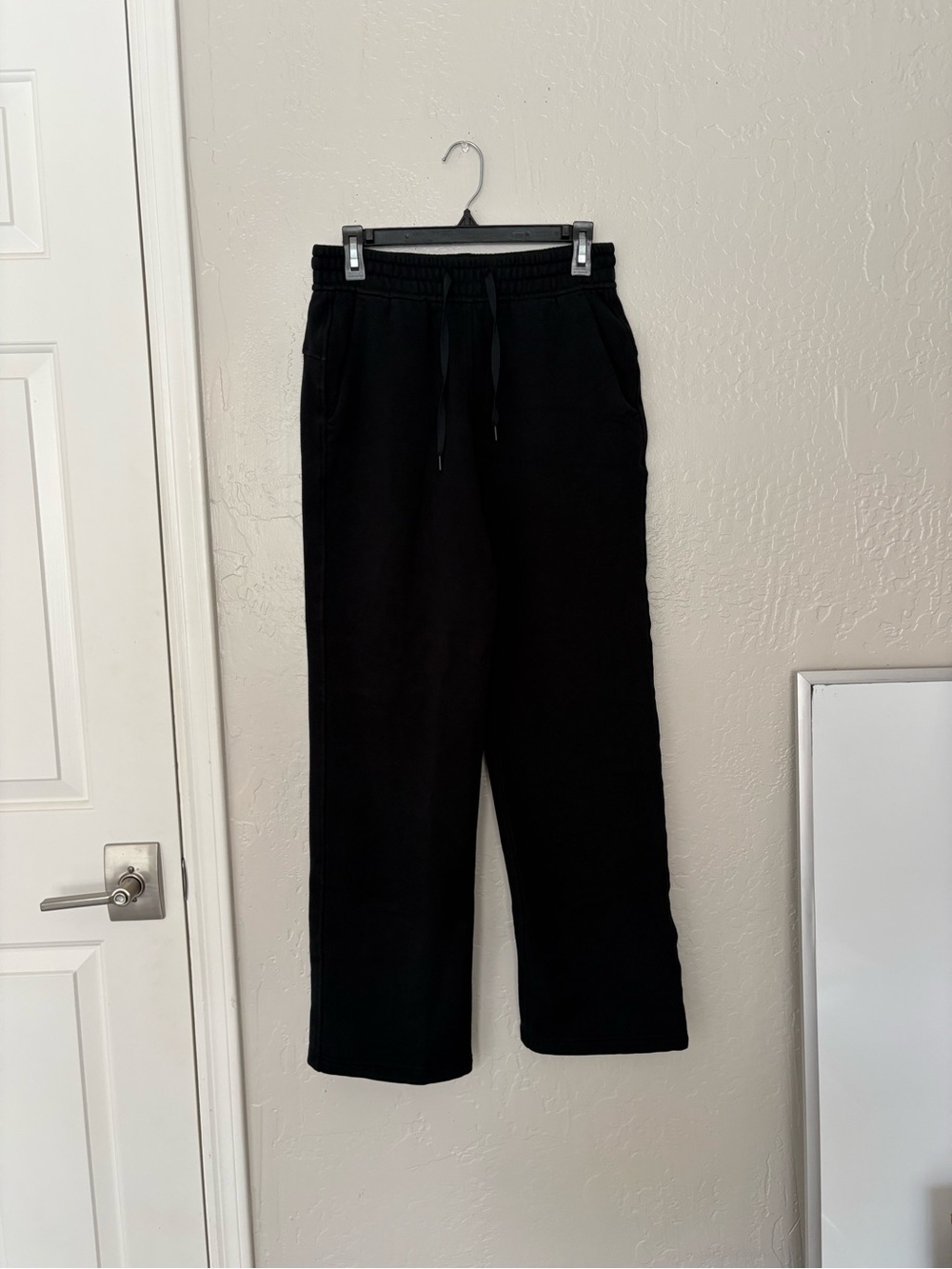 CRZ Yoga NWOT Black Fleece Lined Straight Leg Sweatpant Size Small - Picture 2 of 6